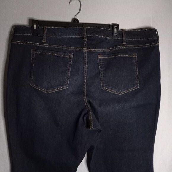 Torrid Premium Boyfriend Crop Frayed Hem Women's Dark Wash Jeans Size 26 NWT - Picture 5 of 11